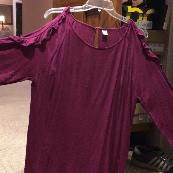 EUC 2 for 1 matching ruffle, cold shoulder shirts - Picture 4 of 7